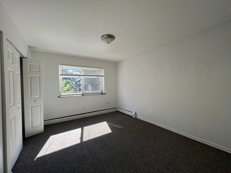 Building Photo - 736 W Buena Ave