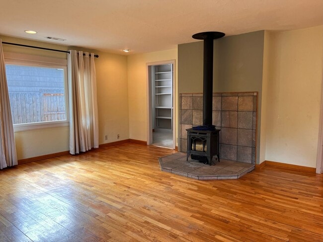 Building Photo - 509 Scenic Dr