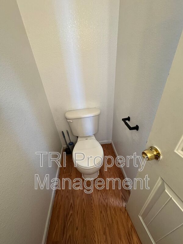 Building Photo - 2027 Birch Ave