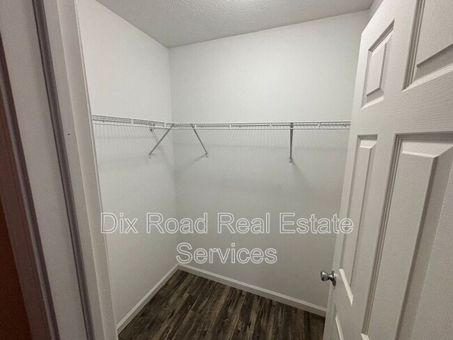 Building Photo - 2516 Resor Rd