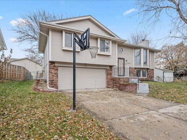 Building Photo - 3 bedroom , 2 bathroom House - Coming Soon