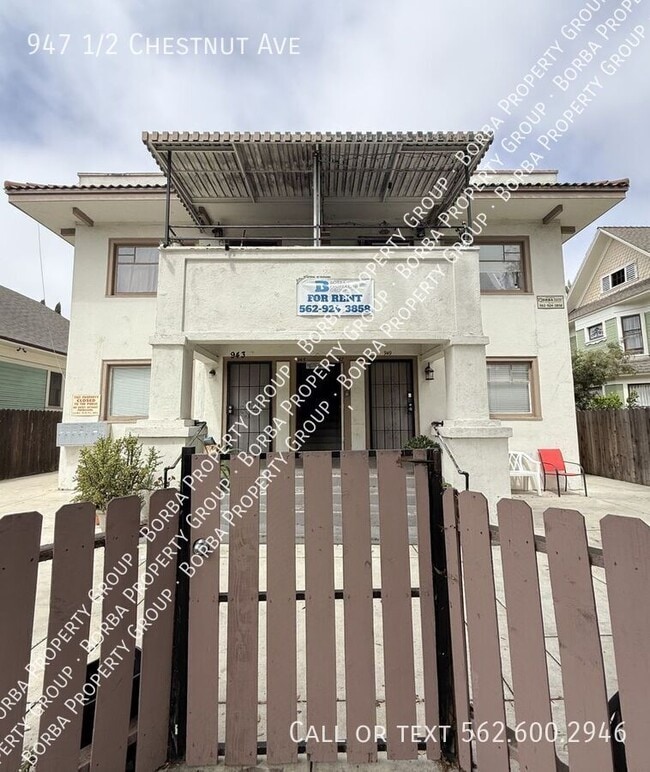 Building Photo - 947 1/2 Chestnut Ave-