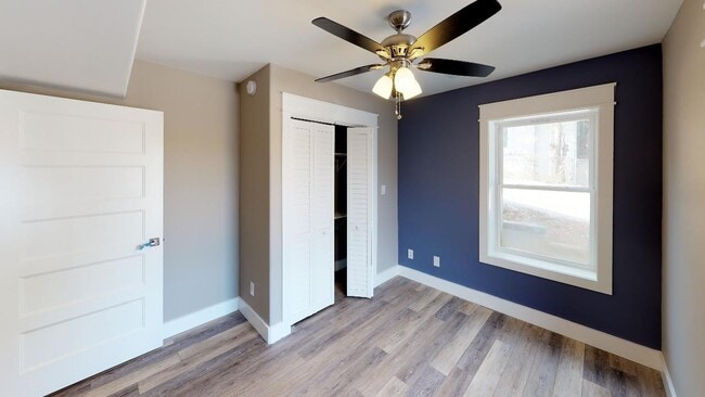 Building Photo - $1695 per Bedroom | 7BR/5BA in Fort Sander...