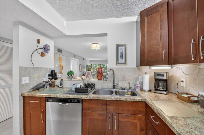 Building Photo - 10173 Mangrove Dr
