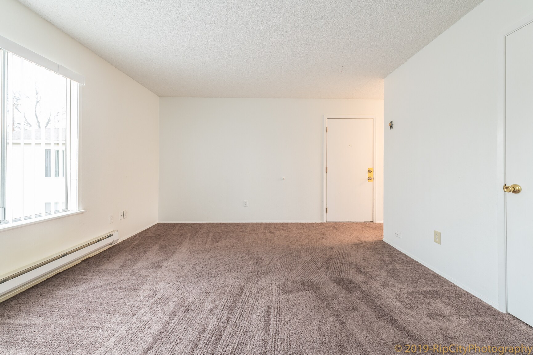 Building Photo - 9512 N Oswego Ave