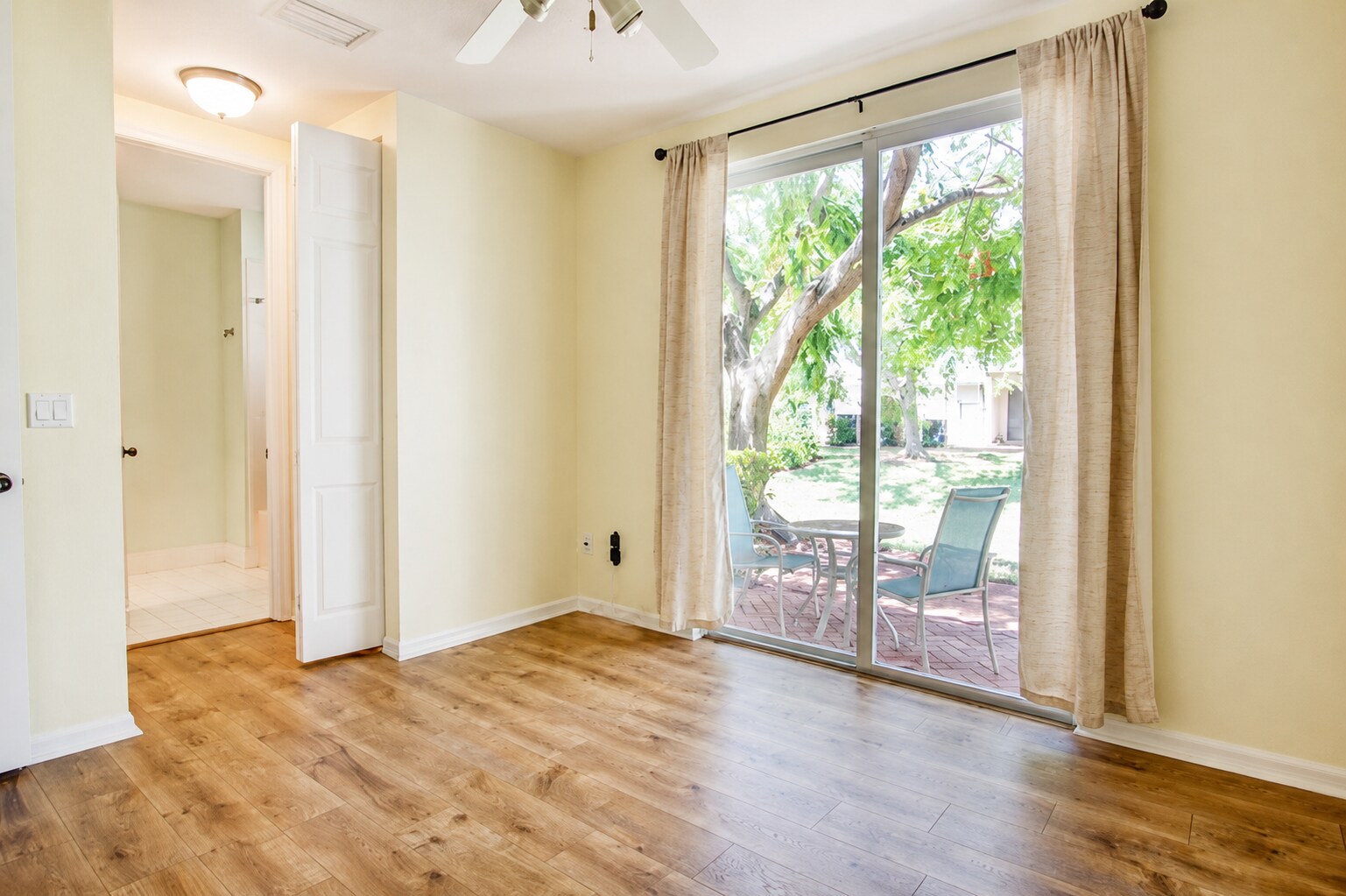 Building Photo - 1020 E Longport Cir