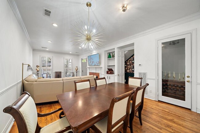 Building Photo - 5136 Chevy Chase Dr