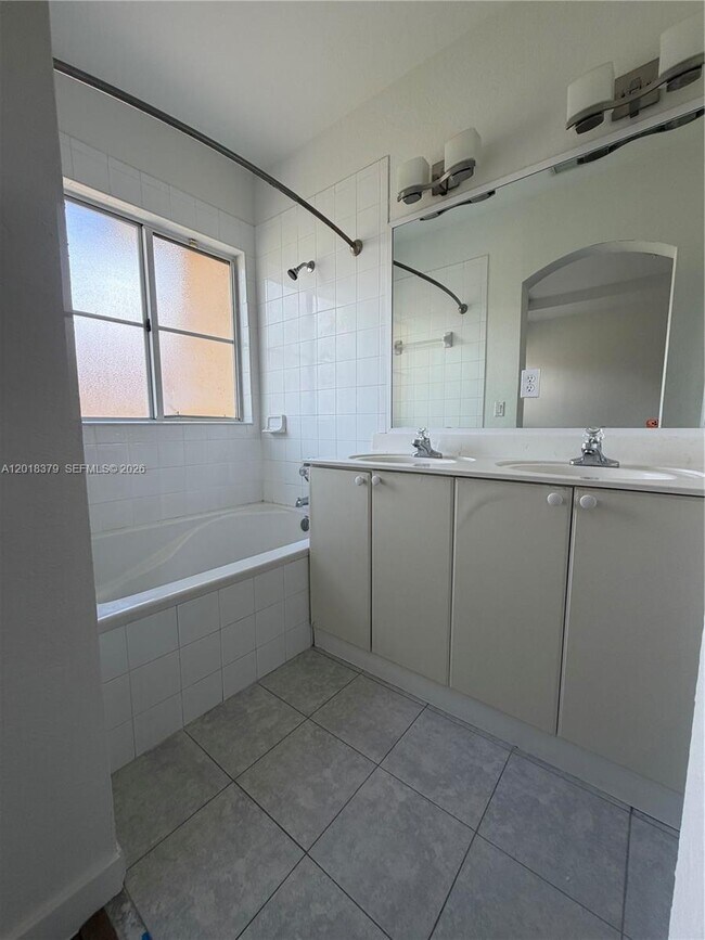 Building Photo - 10777 NW 84th Ln