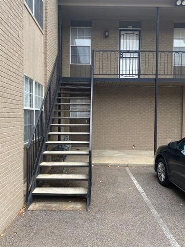 Building Photo - 42 N Claybrook St