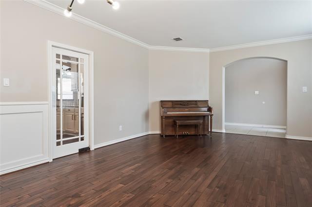 Building Photo - 2700 Timberwood Dr