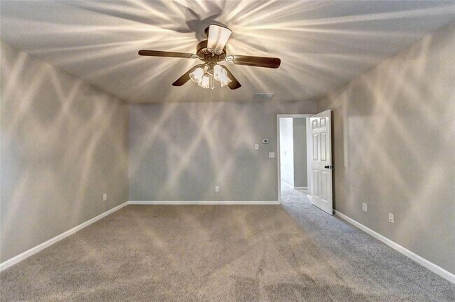 Building Photo - 3070 Centerglen Ln
