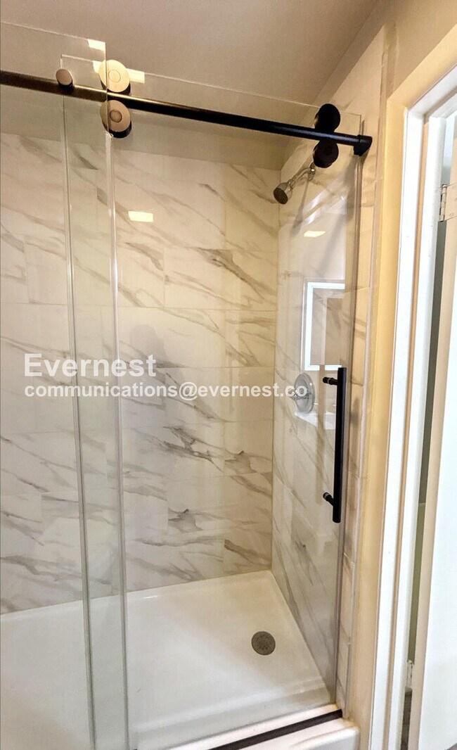 Building Photo - PROMO: Get $500 off the first month’s rent when you sign the lease today!! / Spacious Home with G...