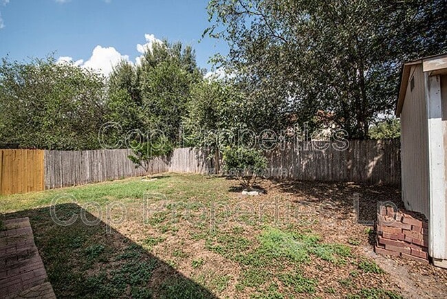 Building Photo - 7127 Still Hollow Dr