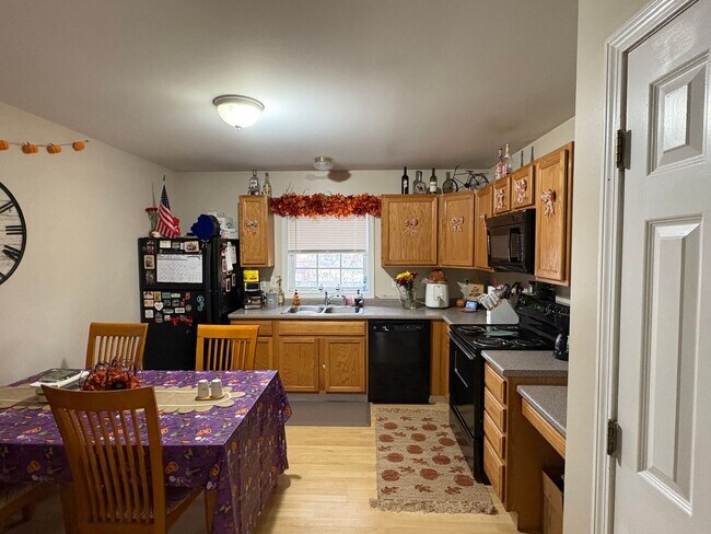 Interior Photo - 13 Meadow St