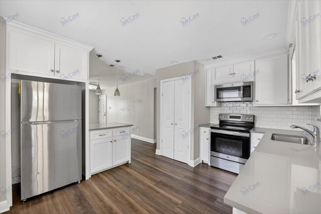 Building Photo - 206 N Graves St