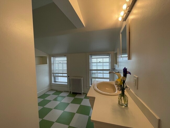 Building Photo - 164 Washington St