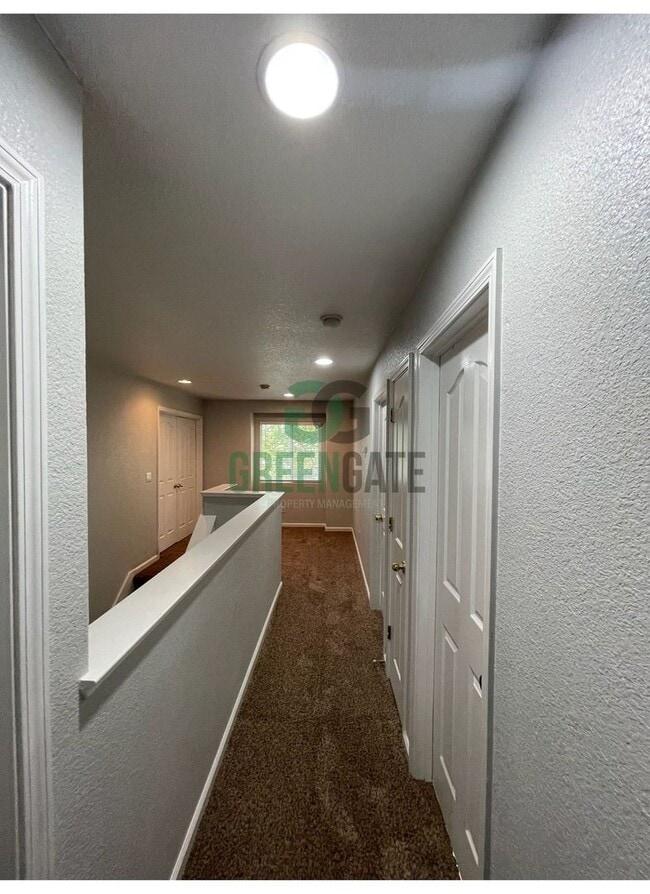 Building Photo - Two story 4 bedroom, 2.5 bath home in Stoc...