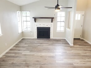 Building Photo - 1903 Golden Pheasant Dr