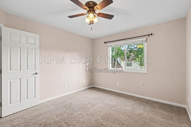 Building Photo - 5290 Bay Pointe Dr