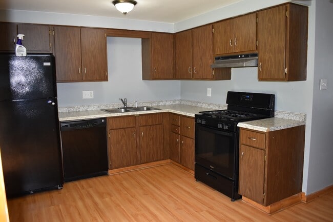 Kitchen - 1390 Lincoln Dr