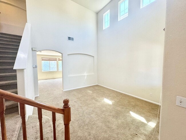 Building Photo - Lovely 2 Story Home In East Woodland In Great Location