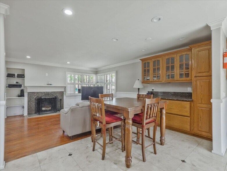 Building Photo - 3826 Burnside Ave