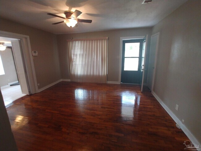 Building Photo - 203 Brigadier St