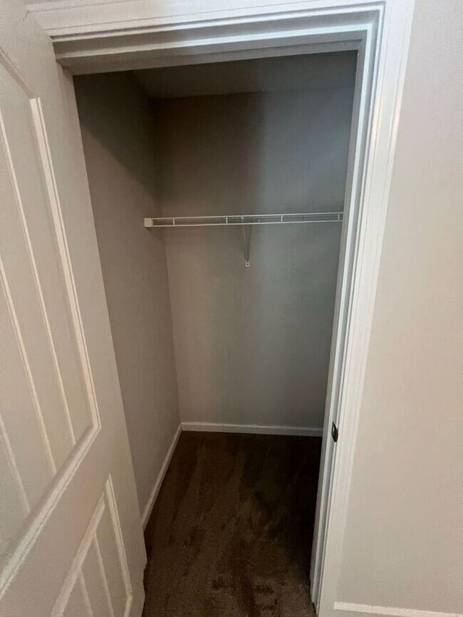 Building Photo - Beautiful 4-Bedroom Home with Gourmet Kitchen and Spacious Master Suite in Swim/Tennis Community