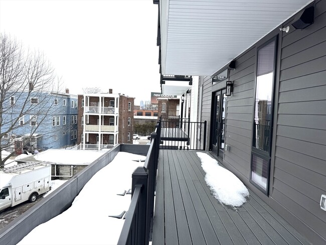 Building Photo - 100 Lincoln St