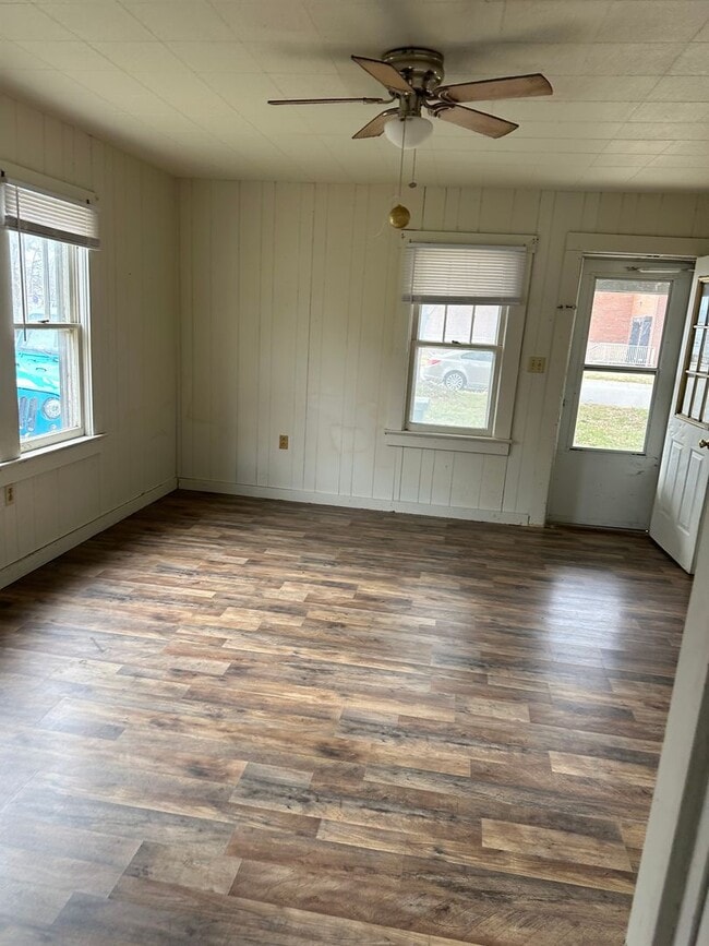 Building Photo - 2 BEDROOM 1 BATHROOM HOUSE FOR RENT