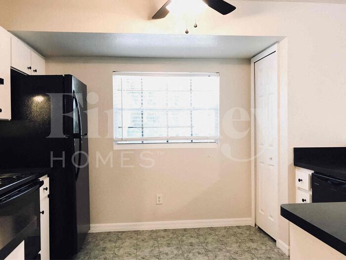 Building Photo - 3240 Alesio Ave