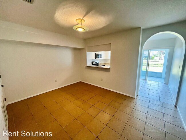 Building Photo - 2 br, 2.5 bath House - 715 Kensington Lake...