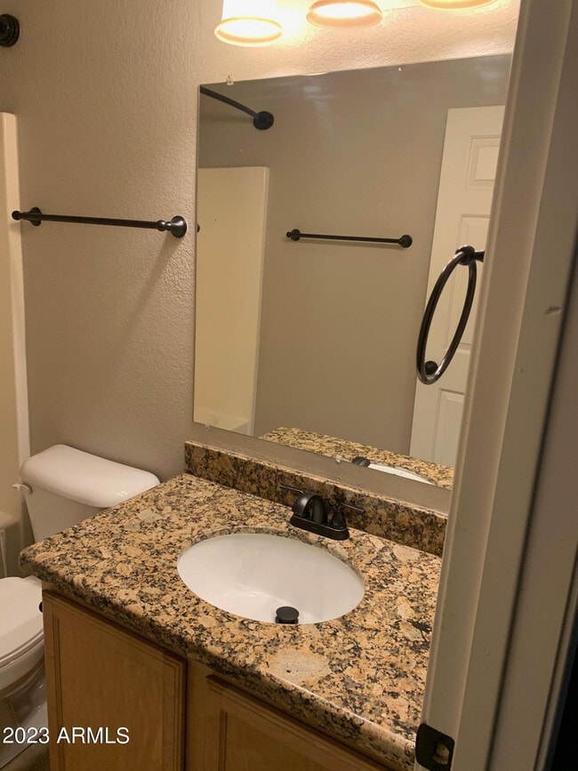 Building Photo - 494 W Cotton Ln