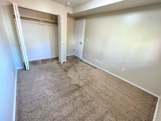 Building Photo - Spacious and Bright Eagle River Home with a Gorgeous View!