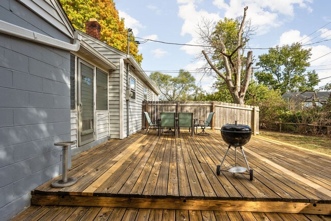 Building Photo - 2307 E 65th St