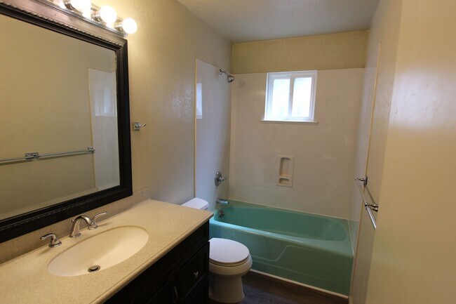 Building Photo - MOVE IN READY! Spacious 4-Bedroom Coconino...