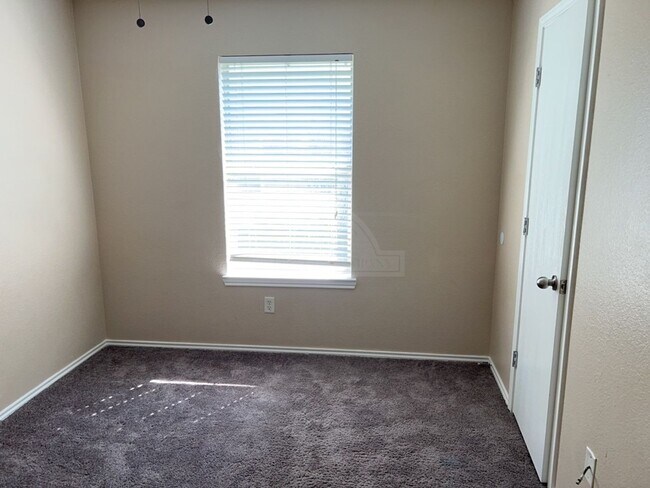 Building Photo - 4402 Breckenridge Dr