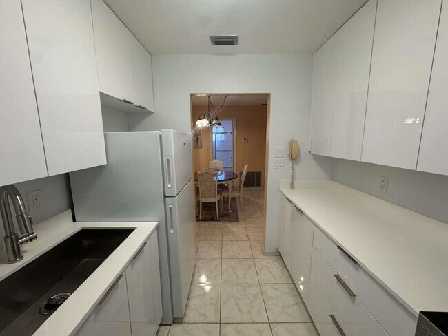 Building Photo - 348 S Federal Hwy