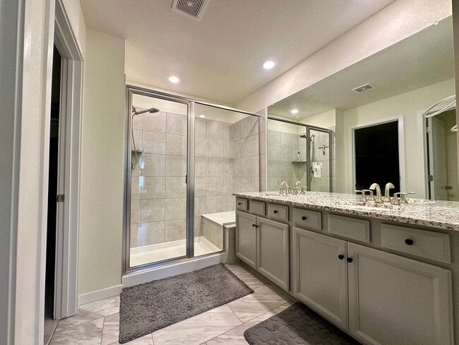 Building Photo - For Rent | $3,200/Month | 3 Bed | 3 Bath |...