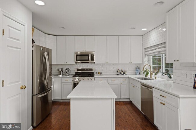 Building Photo - 1122 Cypress Tree Pl