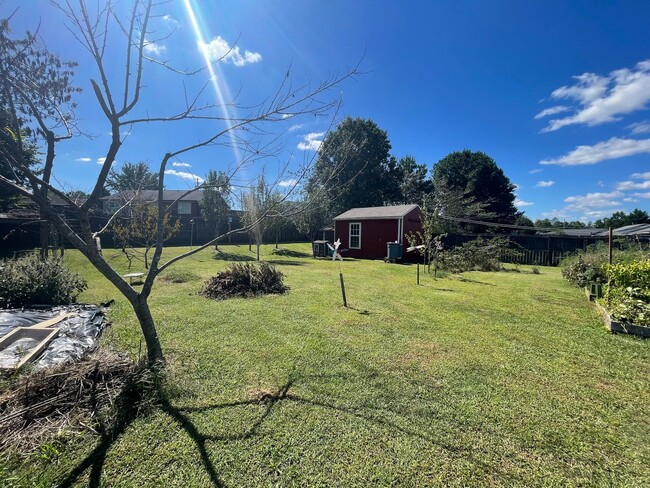 Building Photo - Nice Brick 3/2 House in Garden Lakes- $1,595