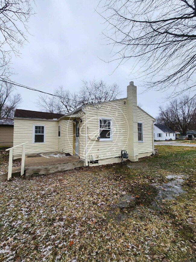 Building Photo - "Charming 2-Bedroom Retreat on Birkdale Road with Cozy 700 sq ft Layout in Toledo!"