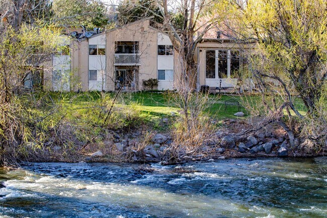 Building Photo - 2bed, 2bath condo with W/D, Balsony and river access