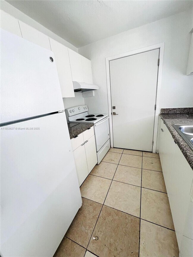 Building Photo - 8601 SW 94th St