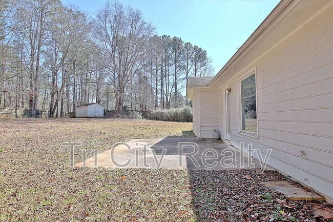 Building Photo - 210 Bella Rosa