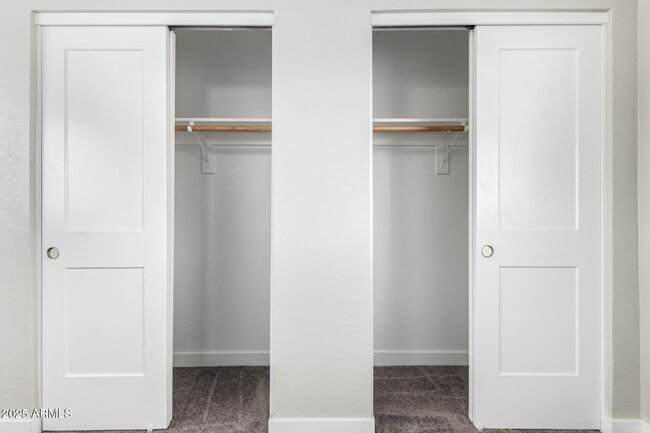 Building Photo - 331 E Continental Dr