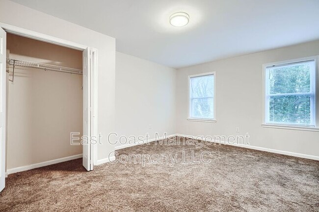 Building Photo - 3028 Chelsea Terrace