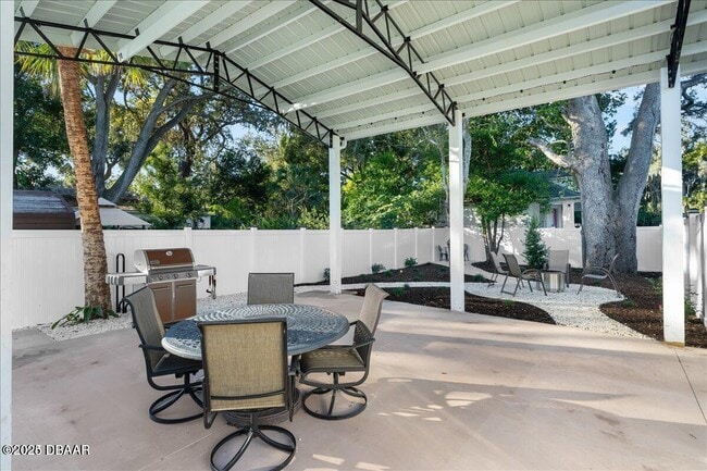Building Photo - 1146 Riverside Dr