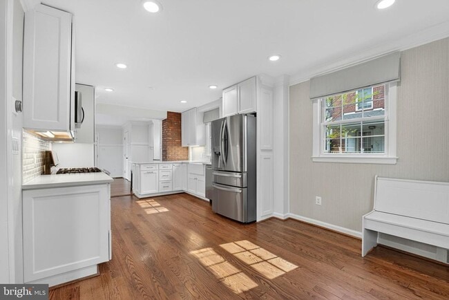 Building Photo - 3004 Marshall St