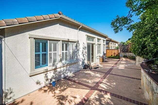 Building Photo - Highly Desirable Executive Home: 4 Bedrooms, 3 Bathrooms of Luxury Living